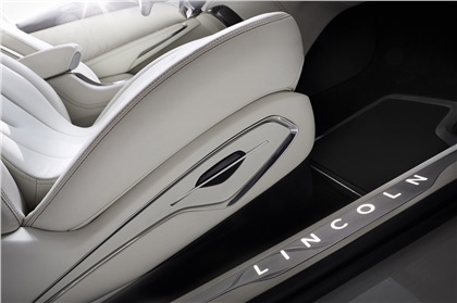 Lincoln MKC, 2013