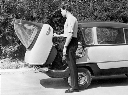 НАМИ-А50 «Белка» (1955) - Такой вход в автомобиль был, конечно, оригинальным и с точки зрения компоновки рациональным, но вряд ли практичным