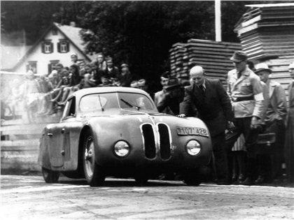 BMW 328 Touring Coupe. Спортивная карьера BMW 328 Touring Coupe продолжилась и после войны — например, машина с измененным передком принимала участие в гонках по подъему на холм в Рюгештайне в 1946 году