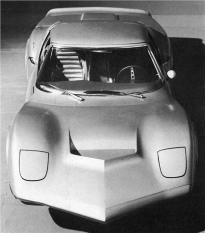The width of the front wheels was 7" and the rear 10". Wheel design was by Shinoda and Frank J. Winchell. Can be described as the original of a design widely seen today, and the one which was later used on the Chaparral race car.