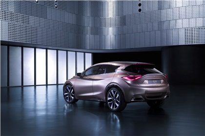 Infiniti Q30, 2013