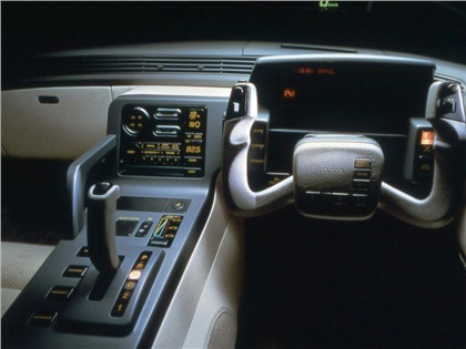 Mazda MX-03, 1985 - Зато от такого салона невозможно оторваться. Нам кажется, что за рычагами управления этой Мазды весьма естественно выглядел бы, скажем, Дарт Вейдер