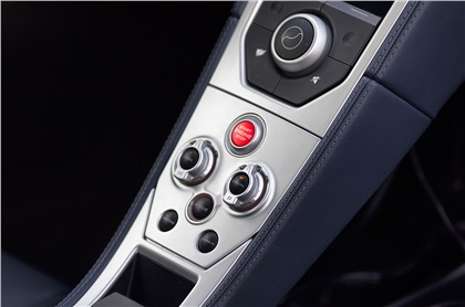 McLaren MP4-12C (2012) - Center console