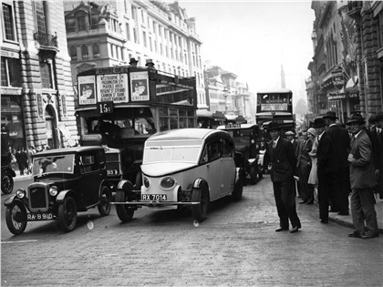 The Burney, a new streamlined car designed by Sir Denniston Burney who was responsible for the design of the R 100 (R100) airship. Photo: Topical Press Agency/Getty Images