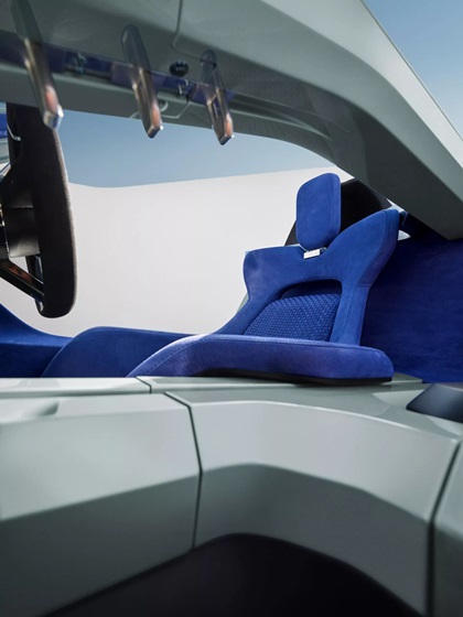 Triumph TR25 by Makkina (2023) – Interior