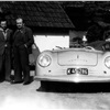 Первенец фирмы Porsche и его создатели (слева направо) - Эрвин Коменда, Ферри Порше и Фердинанд Порше