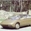 ВАЗ X-1, 1981 - Одной из главных «фишек» дизайна были фары головного света, установленные в нижней кромке лобового стекла. Спустя годы нечто подобное применит FIAT на своей Multipla.