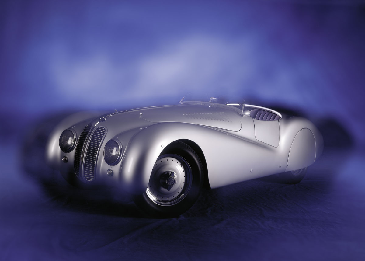 BMW 328 Mille Miglia Roadster (1939—1940 гг.) Кузова еще двух родстеров для NSKK были созданы в ателье Carrozzeria Touring — их крылья лишены «стрелок». Машина под номером 74 взяла «бронзу», другой родстер занял пятое место - Photo: René Staud