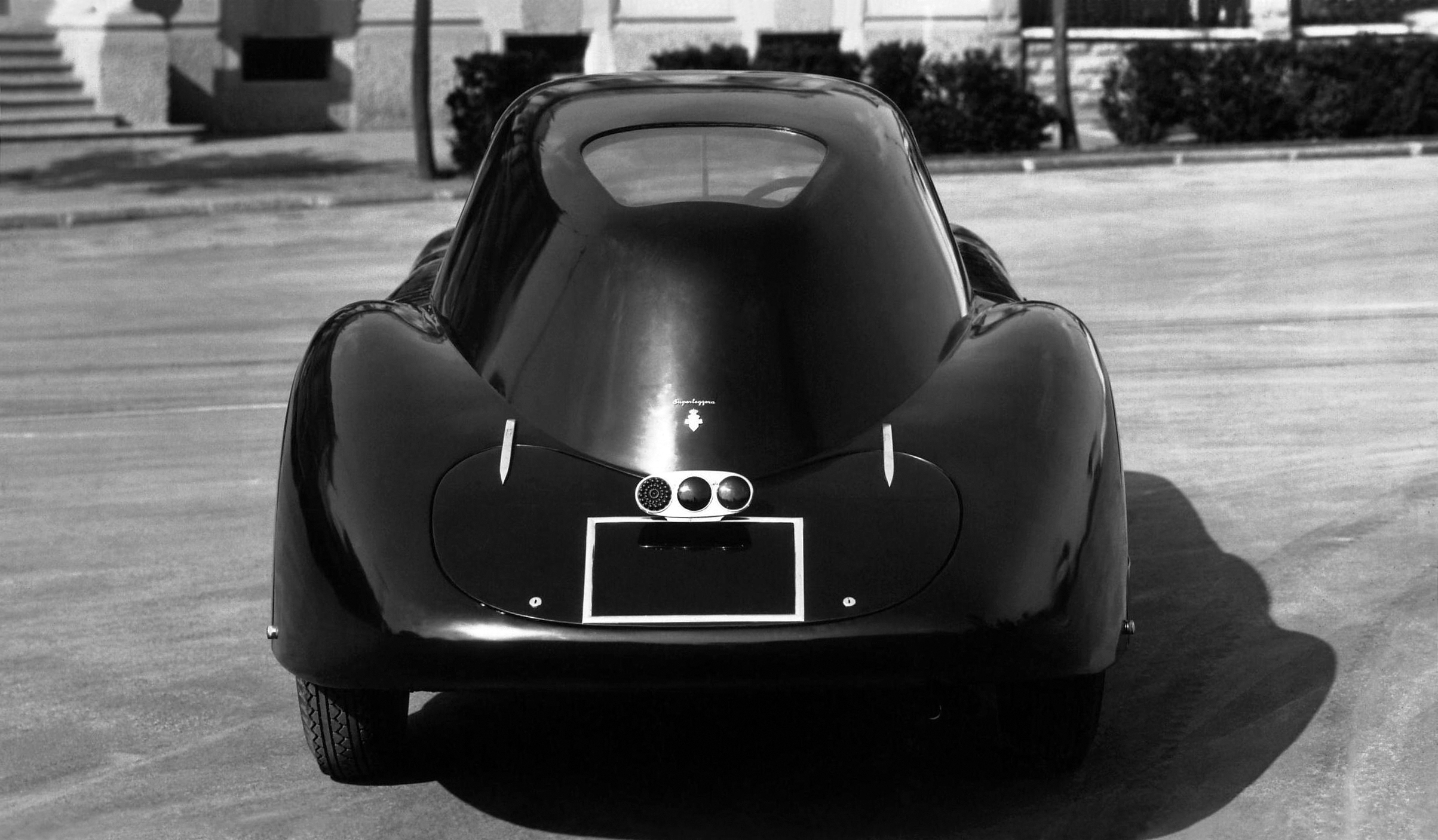 Alfa Romeo 8C 2900 B Le Mans Speciale (Touring), 1938 - The Alfa driver’s sole view to the rear comes through a small window perched high on the car’s aerodynamic tail