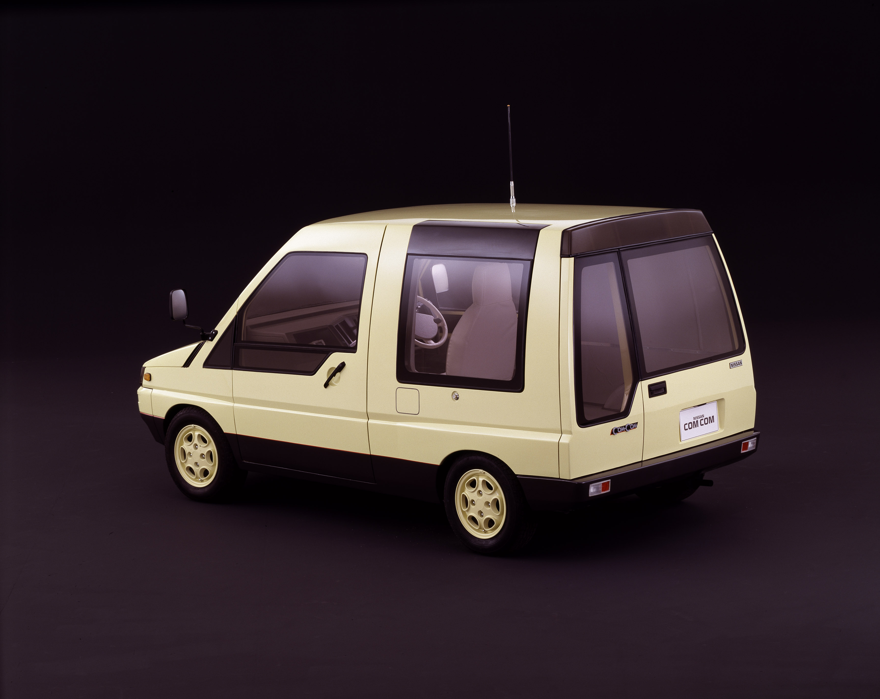 Nissan COM COM, 1985