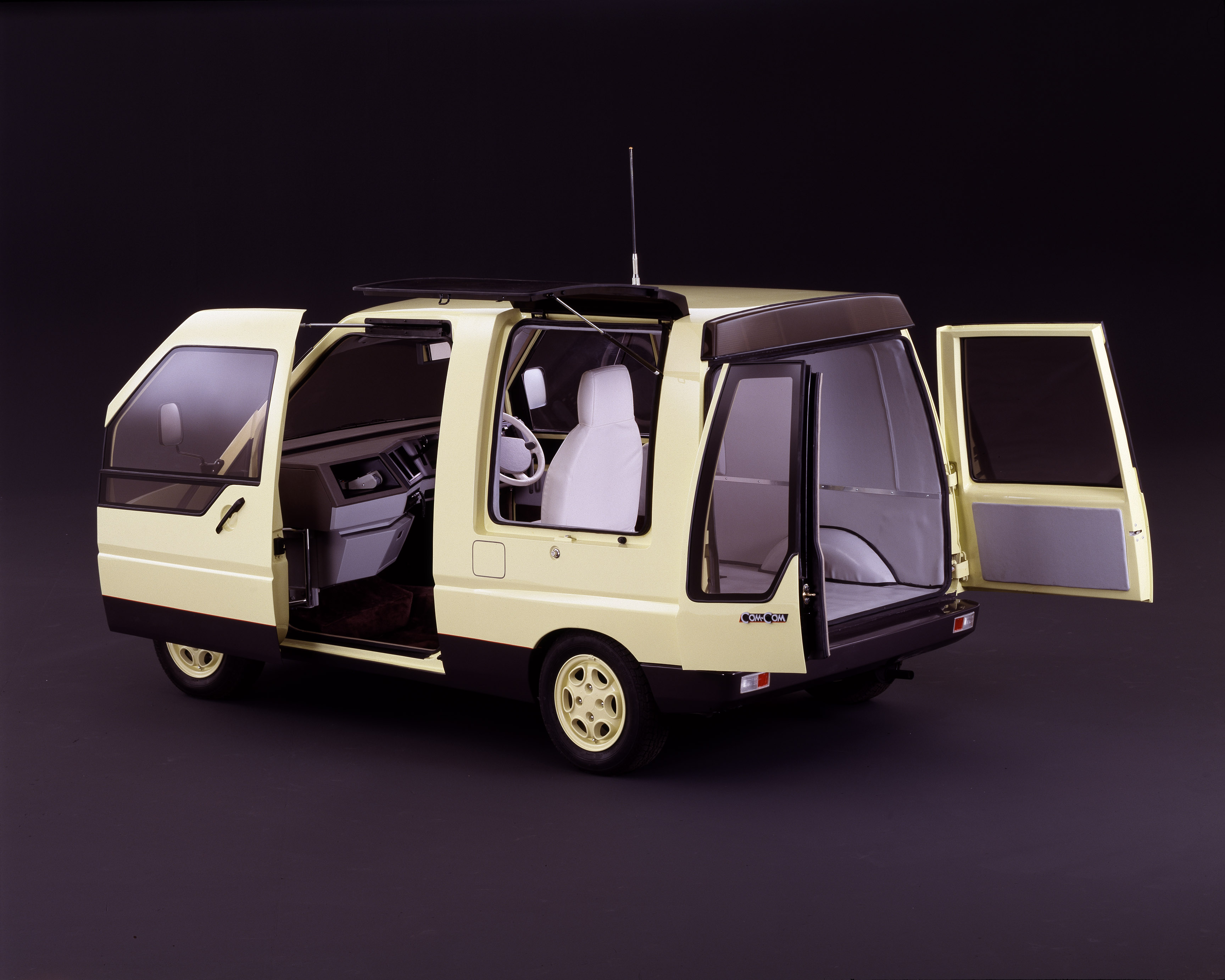 Nissan COM COM, 1985