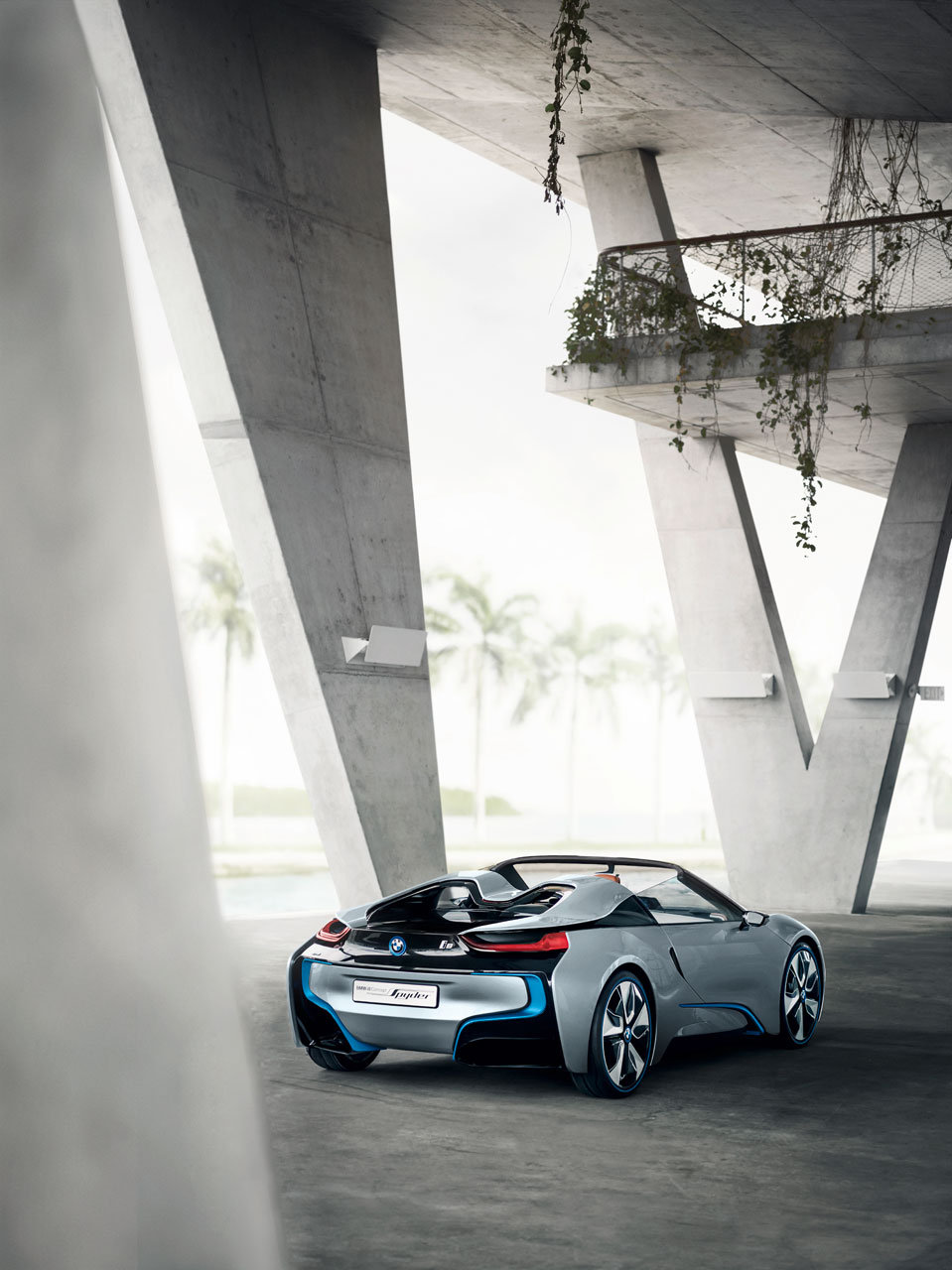 BMW i8 Spyder, 2012