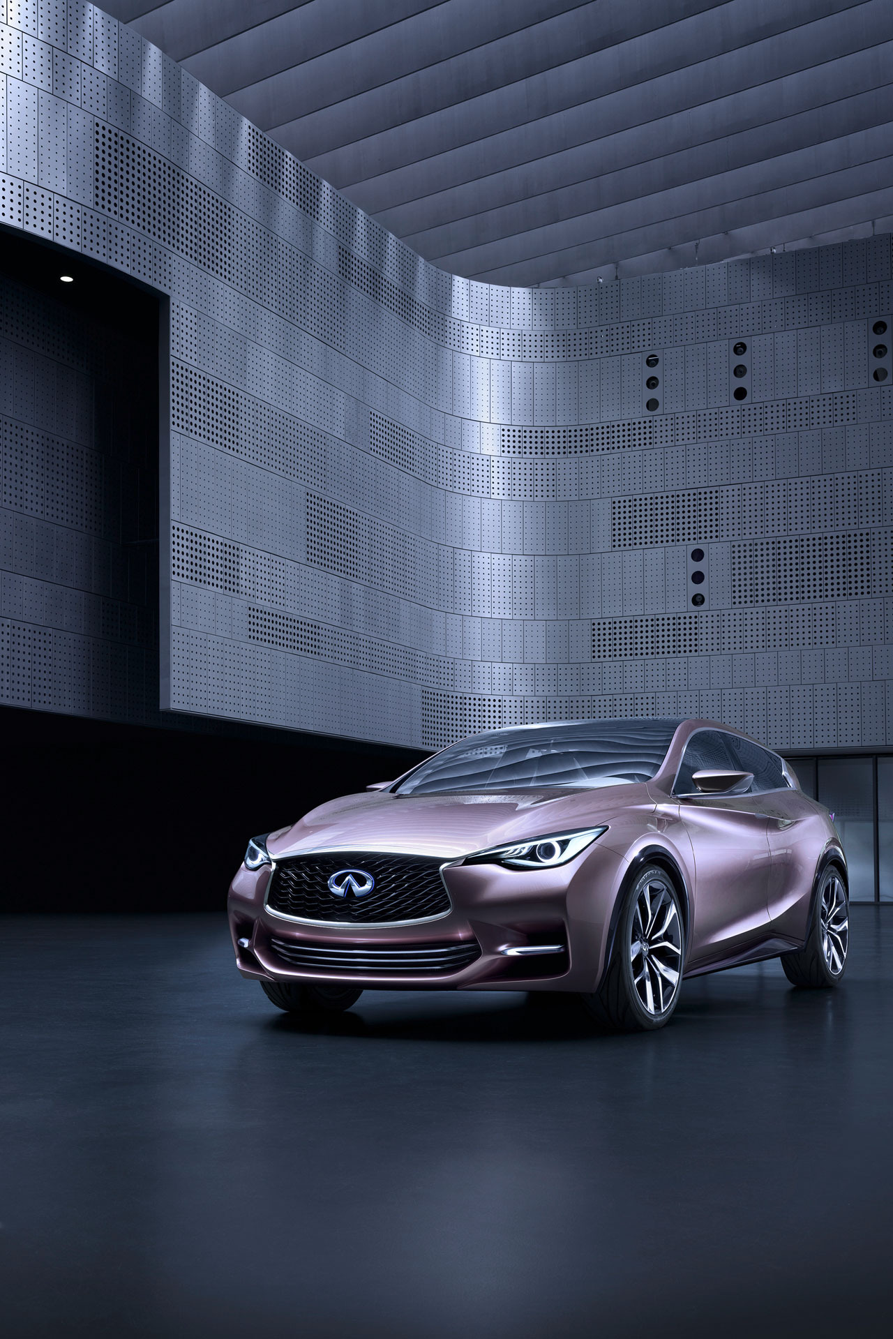 Infiniti Q30, 2013