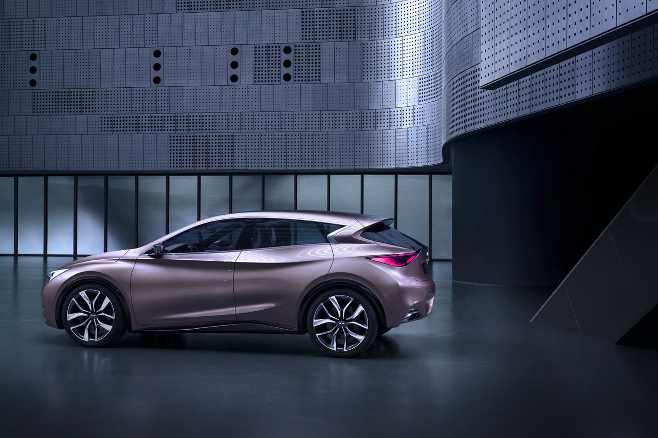 Infiniti Q30, 2013