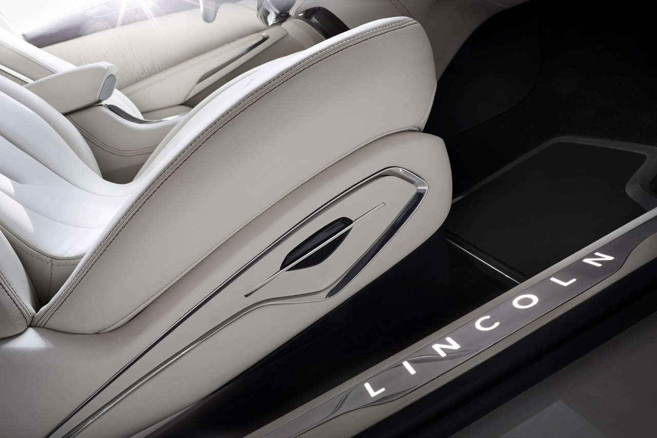 Lincoln MKC, 2013