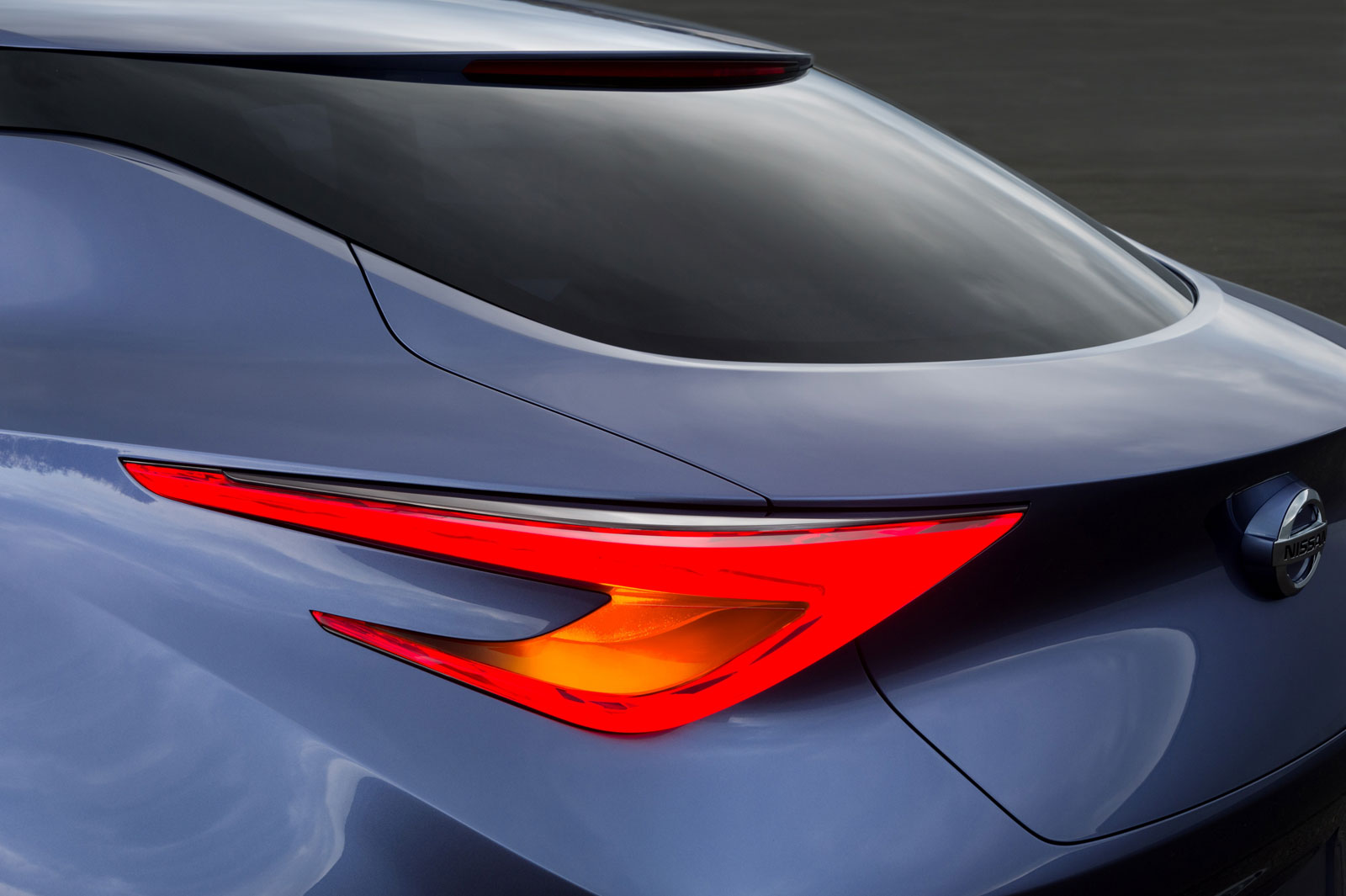 Nissan Friend-ME, 2013 - Boomerang Tail Light