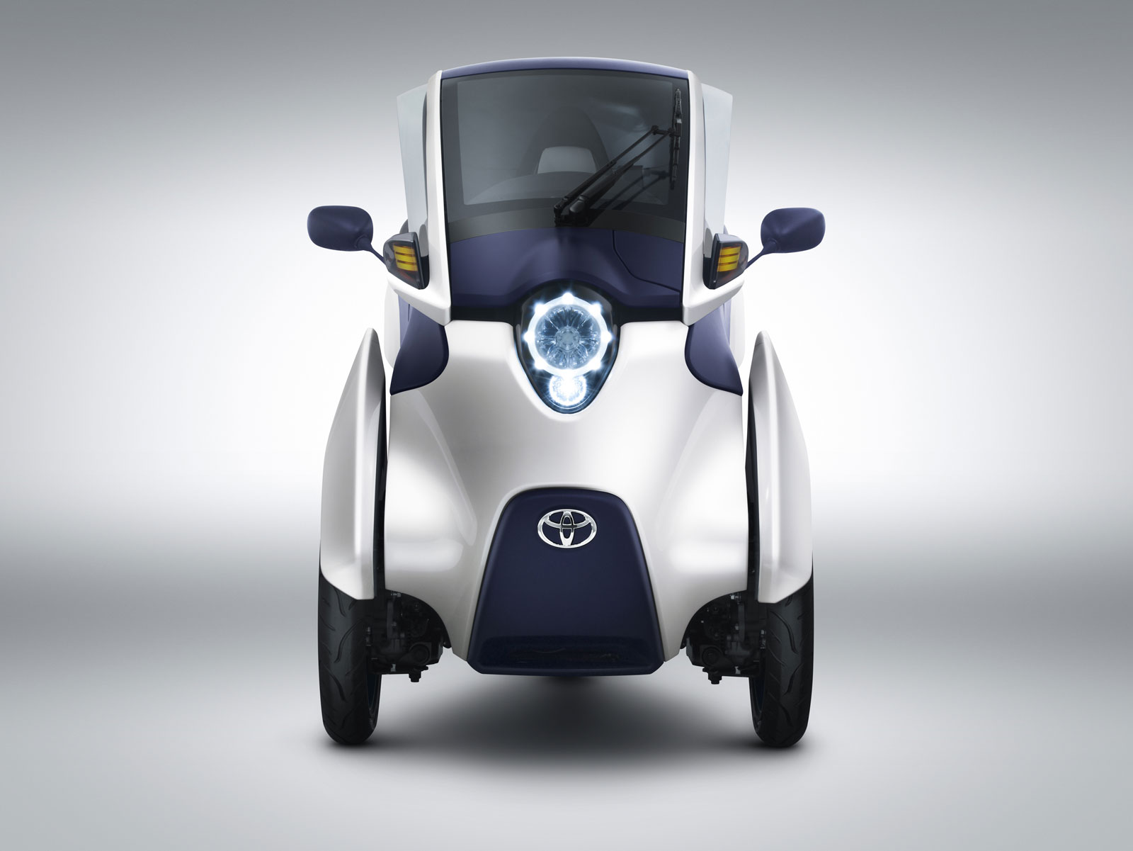 Toyota i-Road, 2013