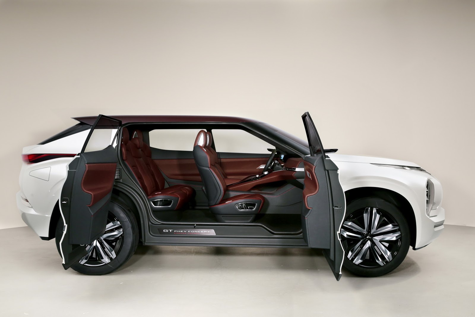Mitsubishi GT-PHEV Concept, 2016 - Interior