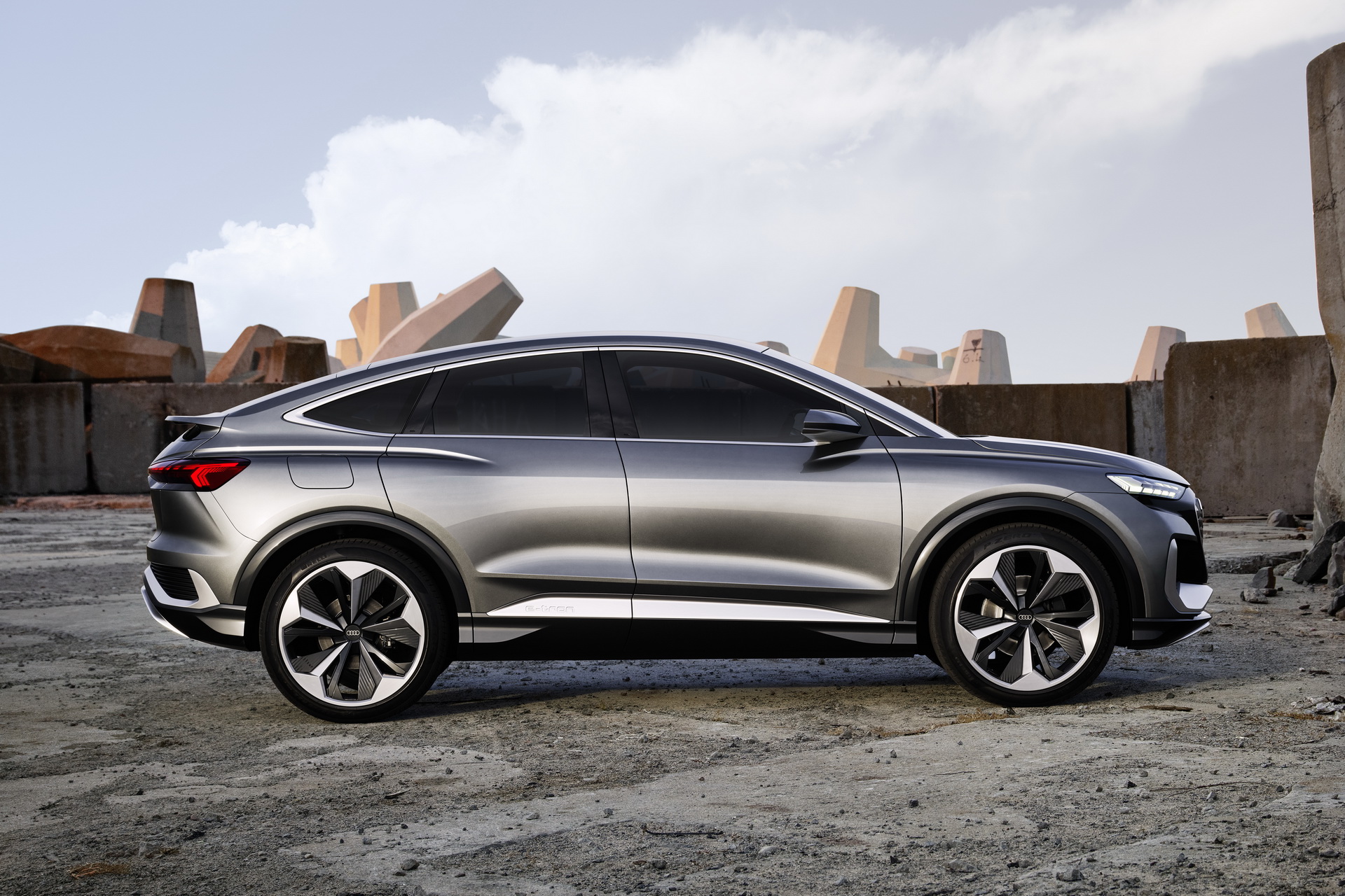 Audi Q4 Sportback e-tron Concept, 2020