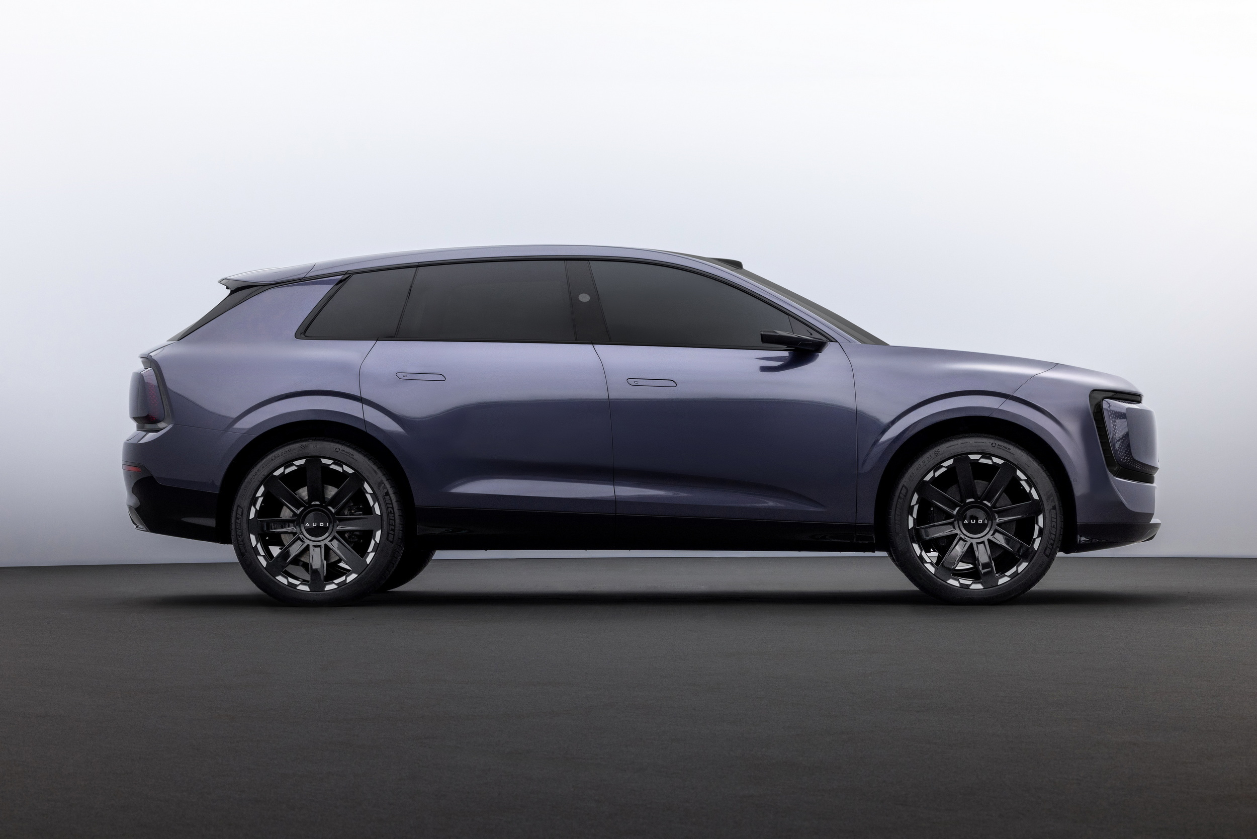 AUDI E SUV concept, 2025