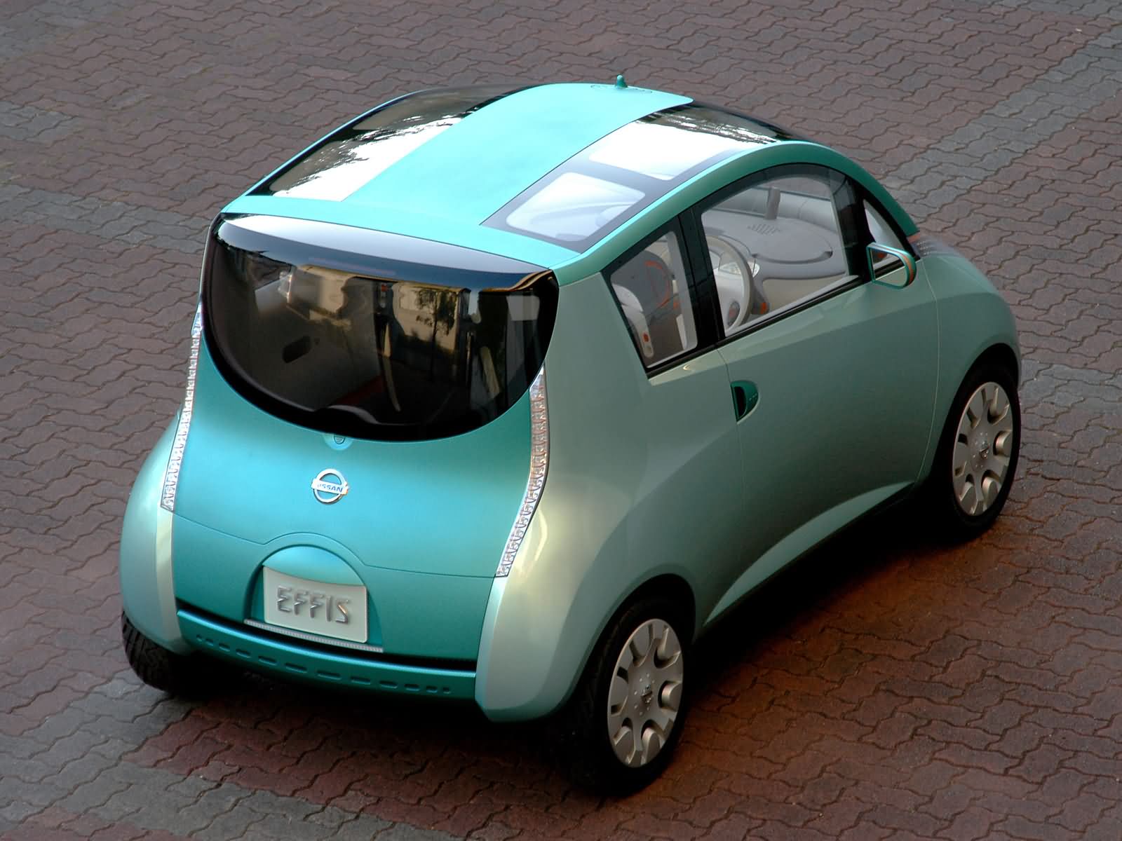 2003 Nissan Effis