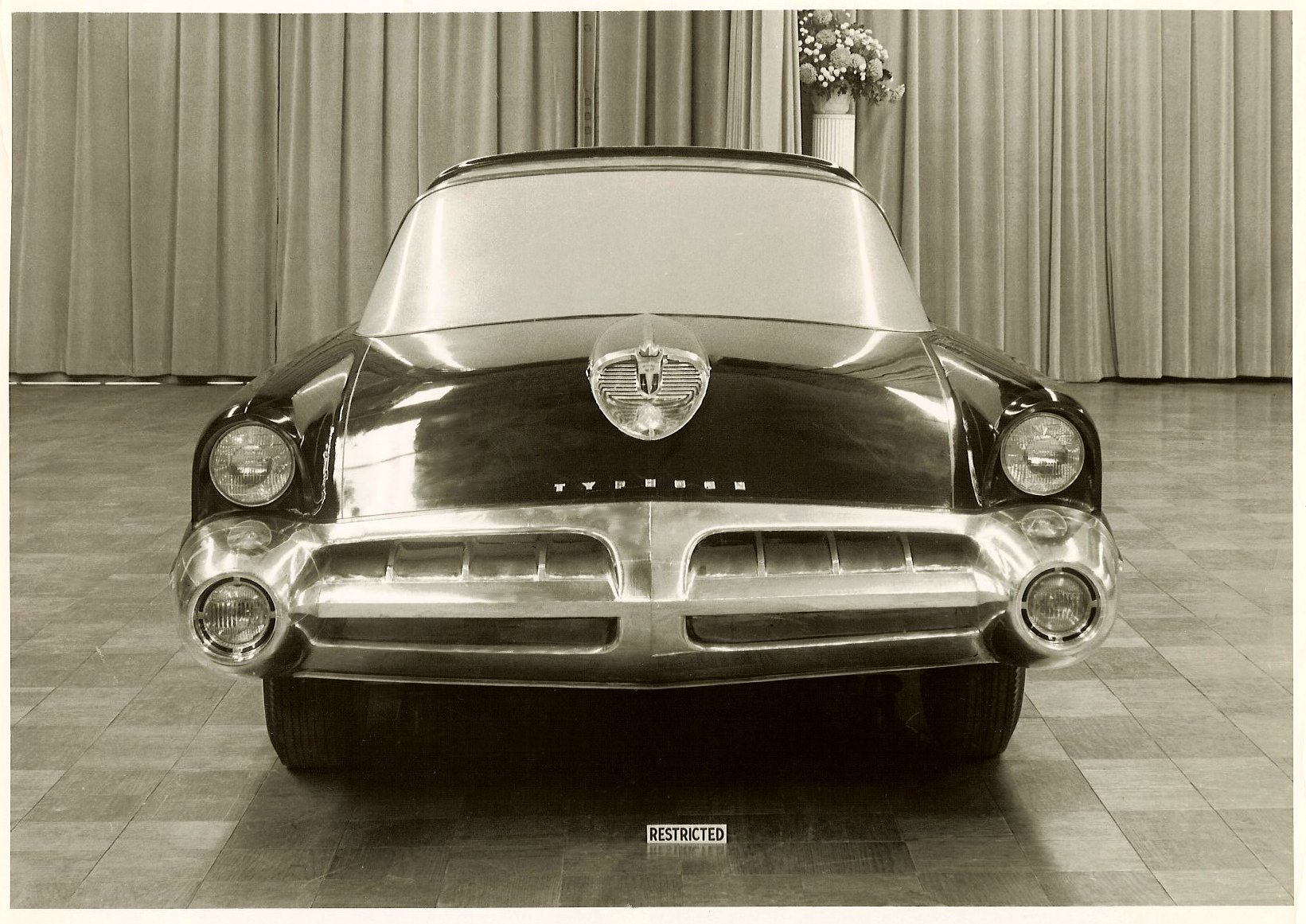 Lincoln Typhoon, 1957