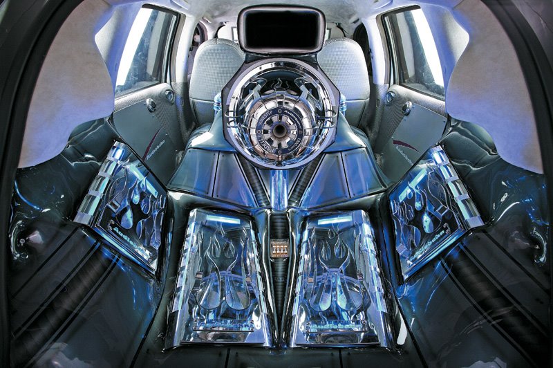 Chrysler PT Cruiser Audiobahn: Свой среди чужих