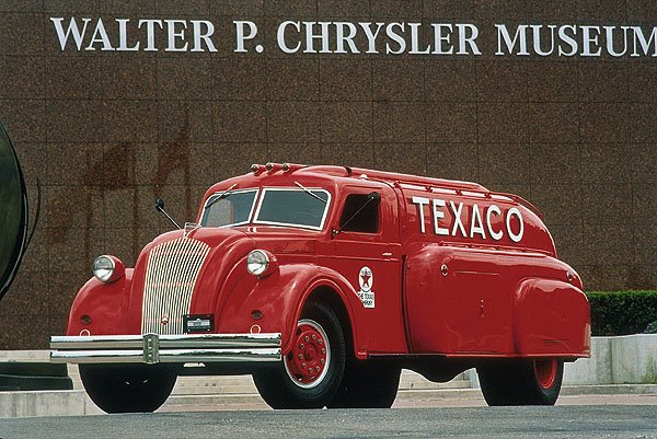 Dodge Airflow Tanker Truck (1938): Аэротанкер