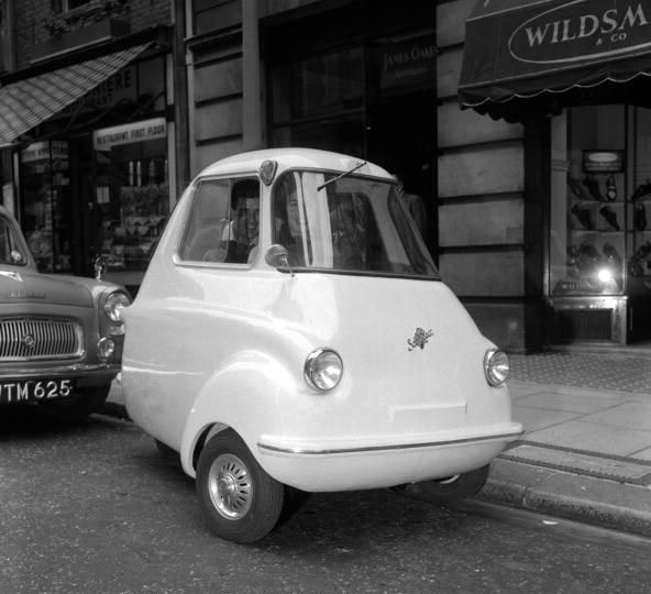 Scootacar (1957): Телефонная будка