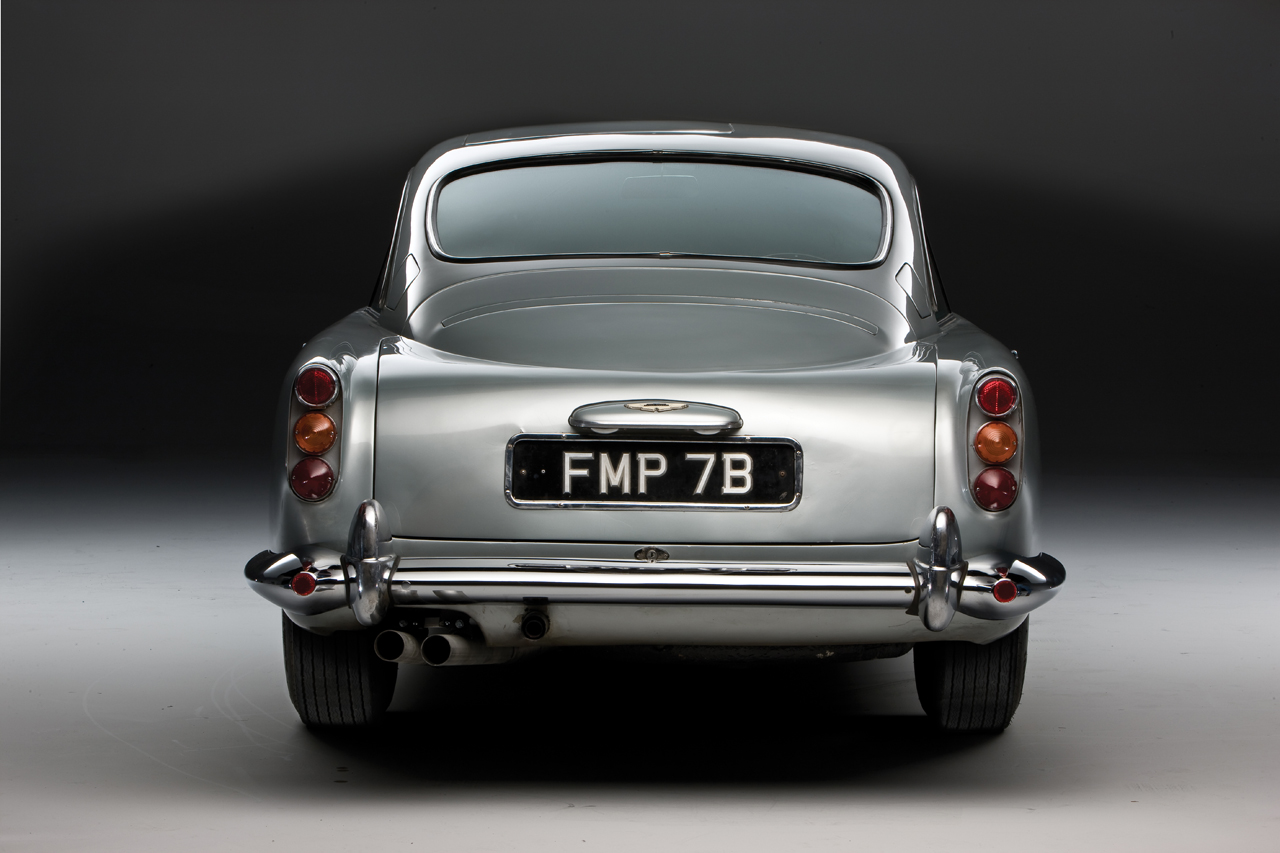 Aston Martin DB5 (1964): James Bond