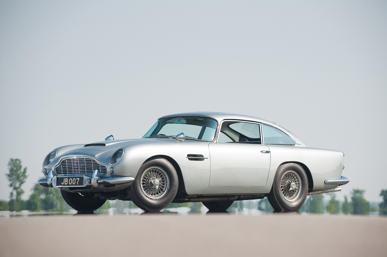 Aston Martin DB5 (1964): James Bond