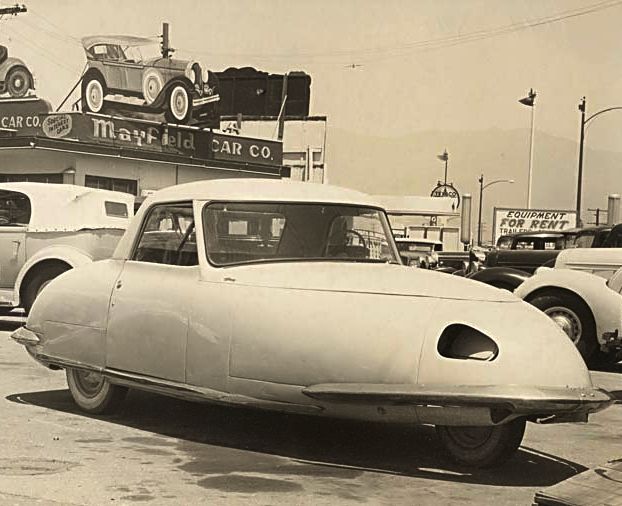 Davis Divan Sedan (1948)