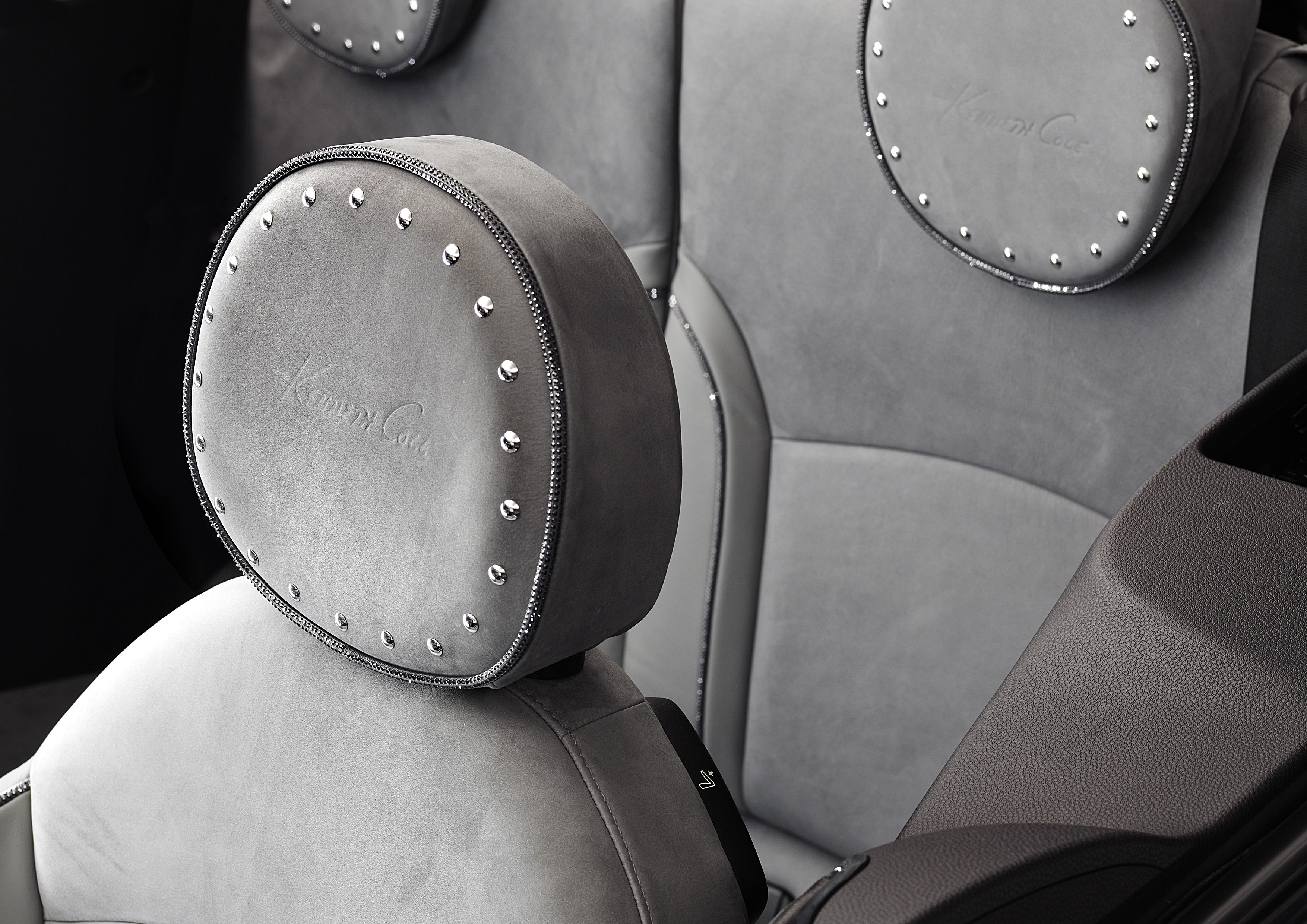 Life Ball Mini Convertible (2010): Кеннет Коул