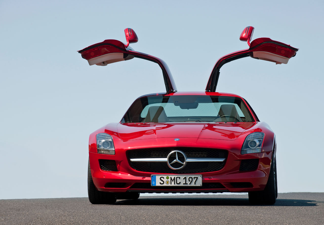 Mercedes-Benz SLS AMG (2010): Крыло чайки