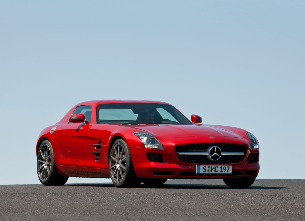 Mercedes-Benz SLS AMG (2010): Крыло чайки