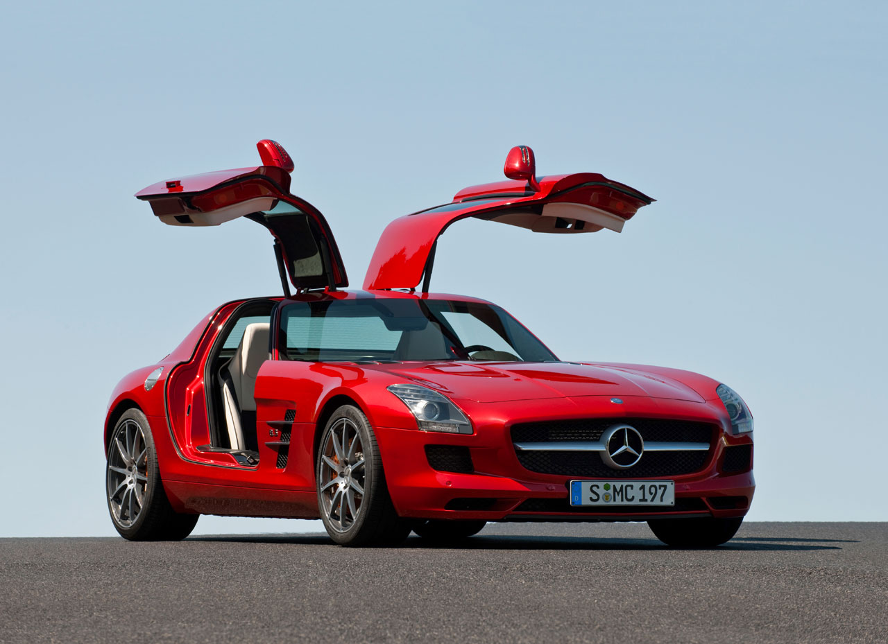 Mercedes-Benz SLS AMG (2010): Крыло чайки