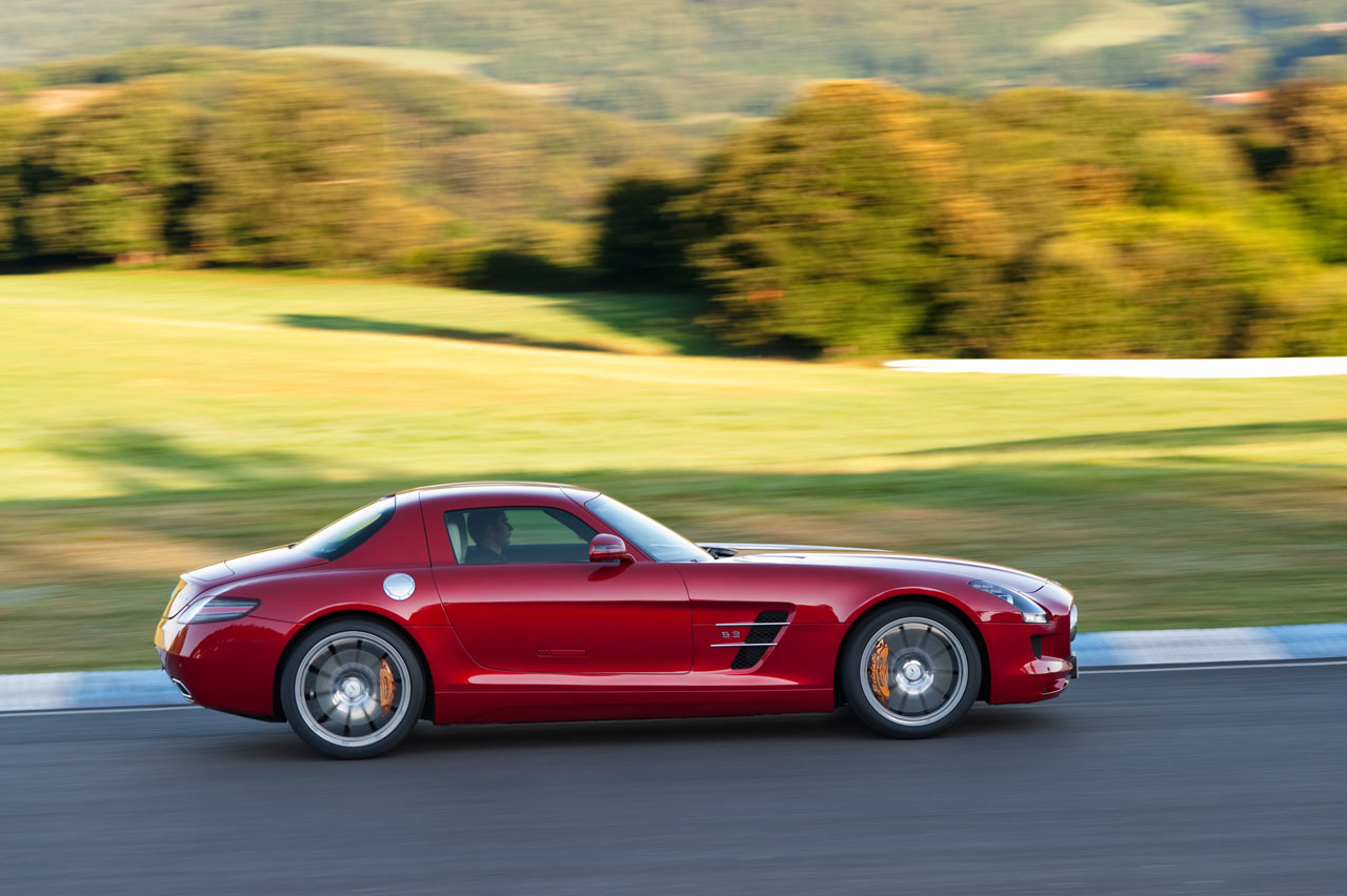 Mercedes-Benz SLS AMG (2010): Крыло чайки