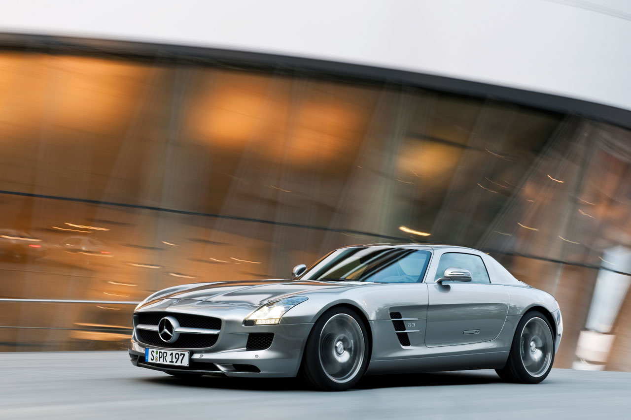 Mercedes-Benz SLS AMG (2010): Крыло чайки