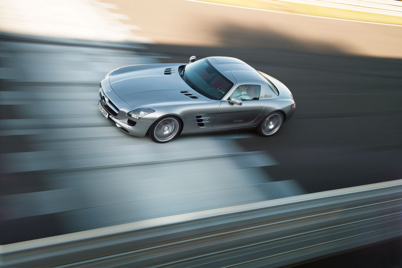 Mercedes-Benz SLS AMG (2010): Крыло чайки