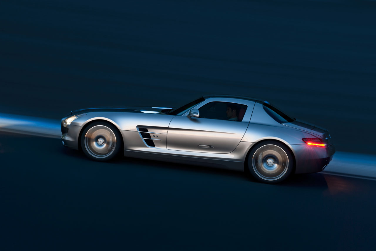 Mercedes-Benz SLS AMG (2010): Крыло чайки