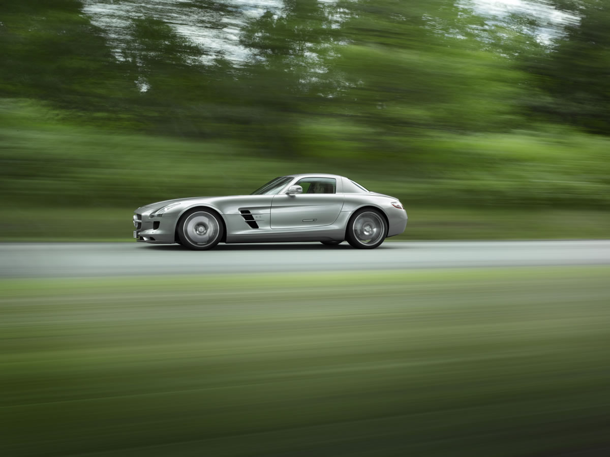 Mercedes-Benz SLS AMG (2010): Крыло чайки