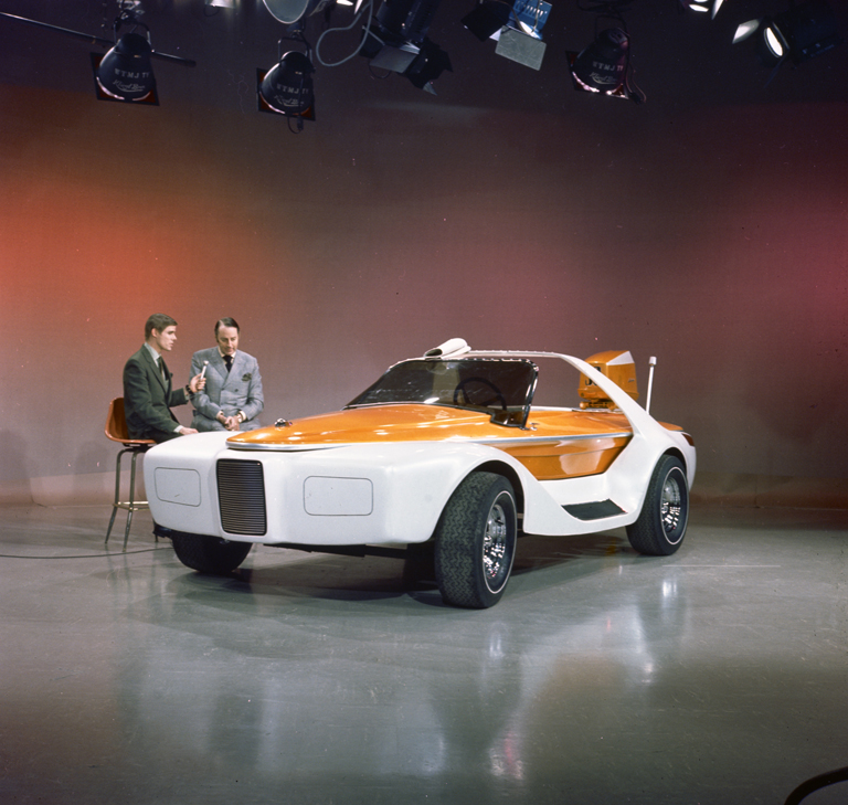 Evinrude Rooney Lakester (1970) - Brooks Stevens being interviewed next to Rooney Lakester