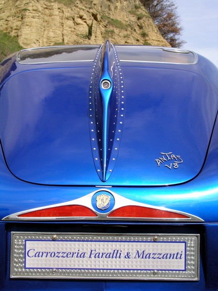 Faralli & Mazzati Antas V8 GT (2006): Плавник в голубом бархате