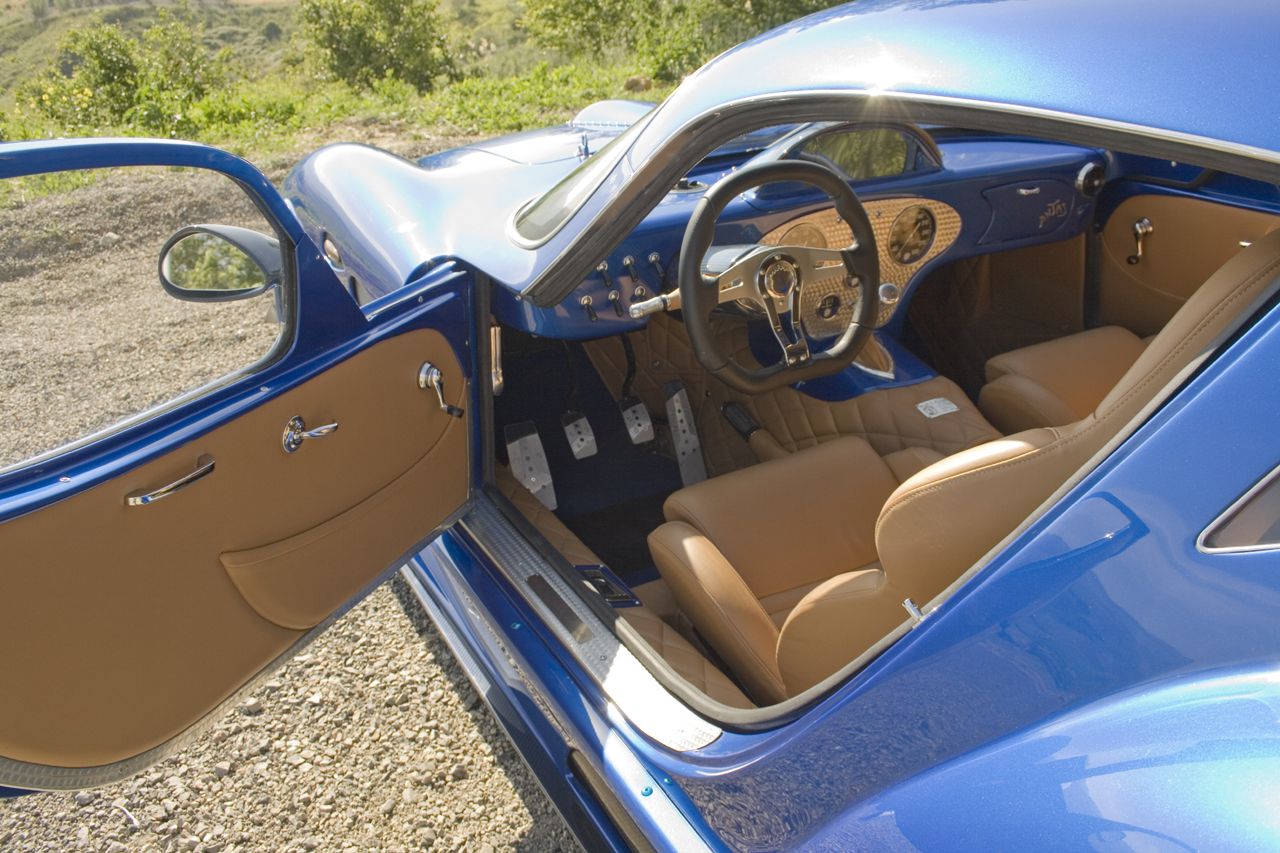 Faralli & Mazzati Antas V8 GT (2006): Плавник в голубом бархате