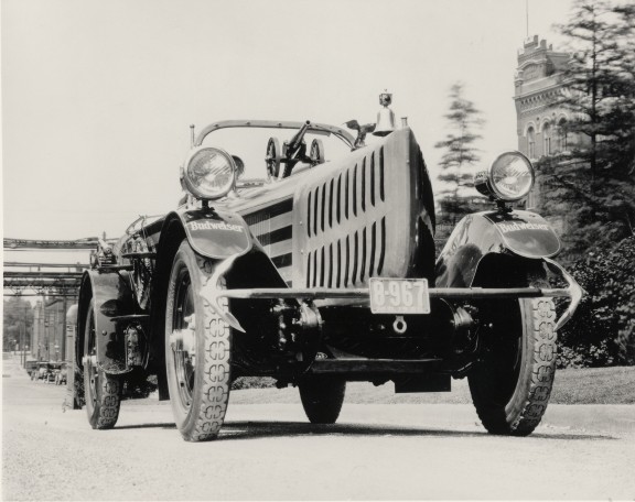 Budweiser Land Cruiser (1924): Budmobile