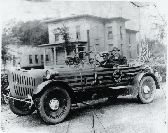 Budweiser Land Cruiser (1924): Budmobile
