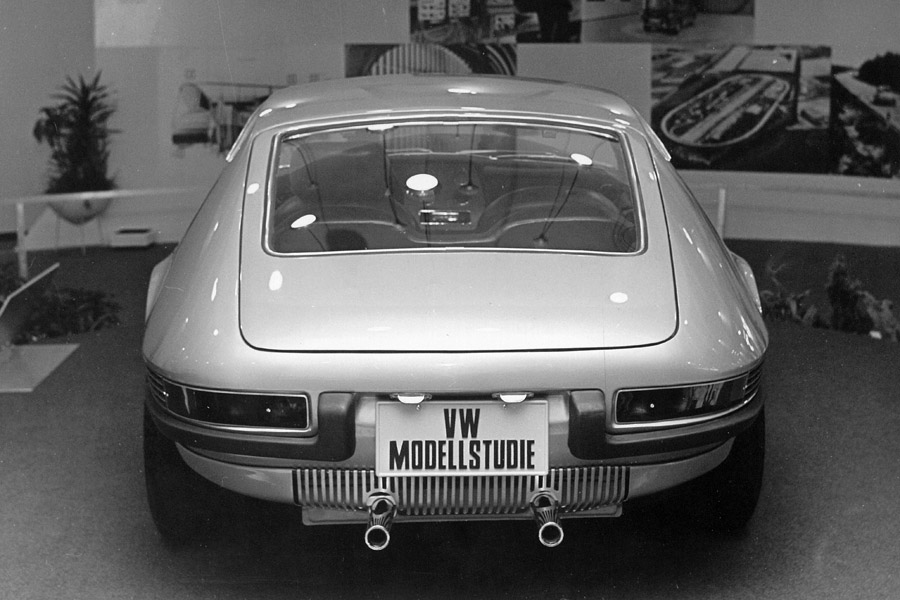 The technical side of the new sports coupé was based on the Volkswagen 1600, the Brazilian version of the Type 3 with distinct bodywork. It was from this model that the chassis was adopted, along with the front steering axle, the swing axle at the rear and the engine.