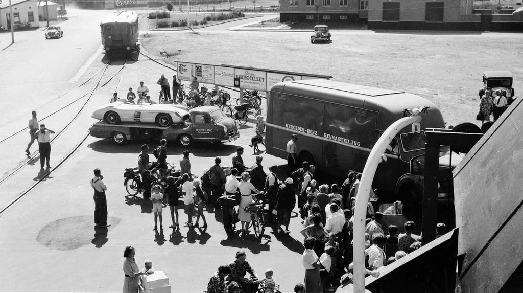 Mercedes Benz “Blue Wonder” racing-car transporter (1954)