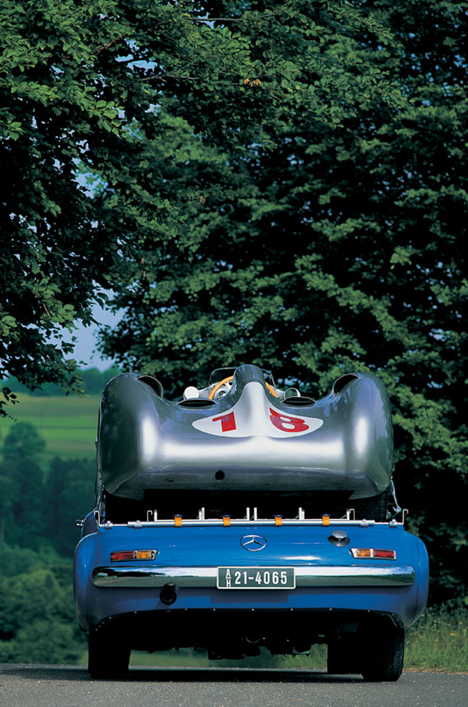 Mercedes Renntransporter - Replica