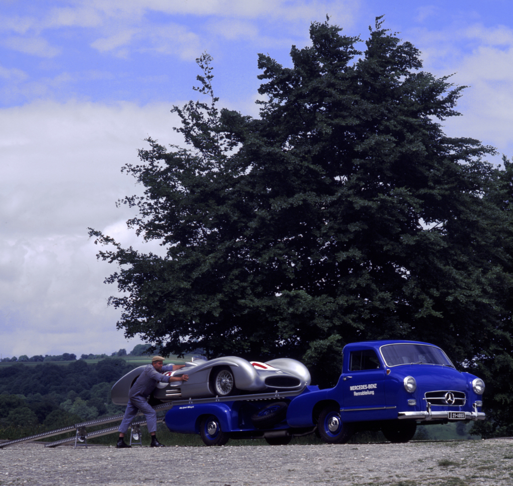 Mercedes Renntransporter - Replica